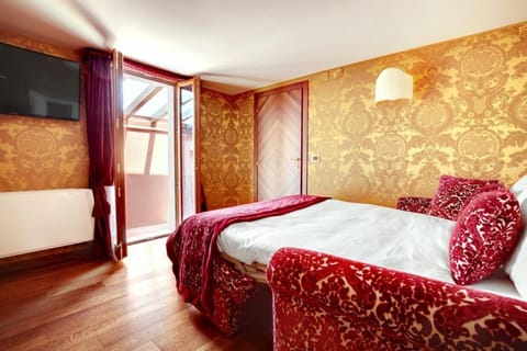 Family Suite, 2 Bedrooms | Down comforters, in-room safe, desk, soundproofing