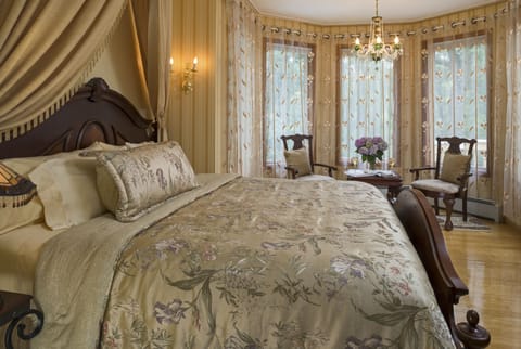 Romantic Room | Egyptian cotton sheets, premium bedding, individually decorated