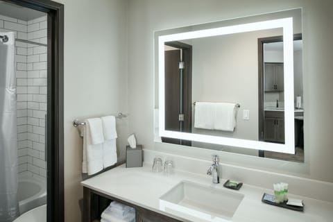 Room, 1 King Bed, Balcony, Ocean View | Bathroom | Combined shower/tub, towels