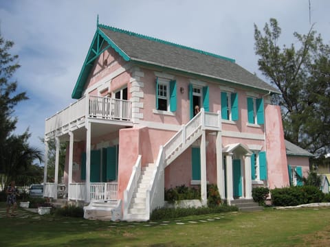 House, 2 Bedrooms | Exterior