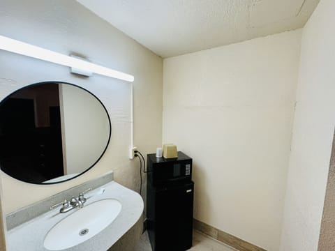 Standard Room | Bathroom | Bathtub, towels, soap, toilet paper