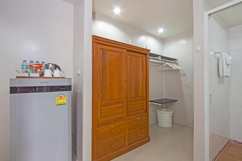 Family Room, Pool View | Minibar, desk, free WiFi, bed sheets