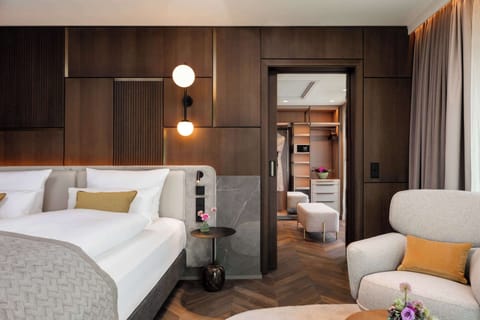 Grand Suite | Hypo-allergenic bedding, minibar, in-room safe, desk