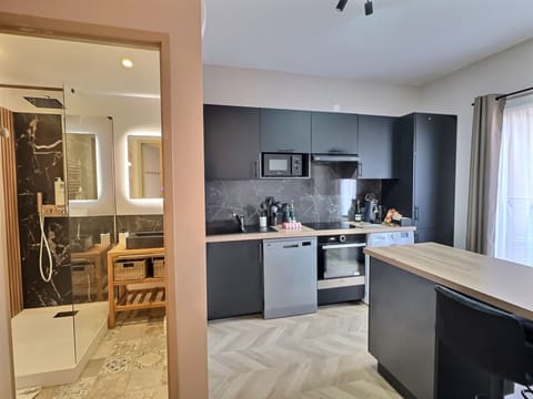 Superior Apartment, Balcony (Cinéma Perpignan) | Private kitchenette | Microwave, espresso maker, coffee/tea maker, electric kettle