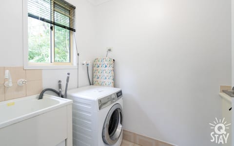 Family Cottage, 2 Bedrooms | Laundry