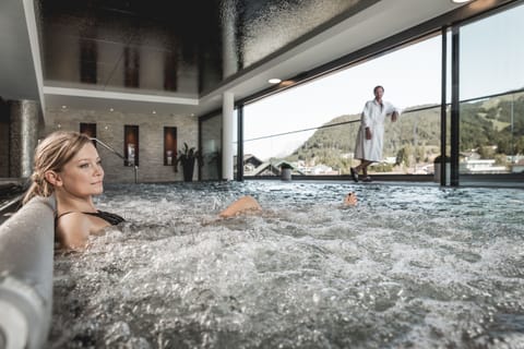 Indoor spa tub