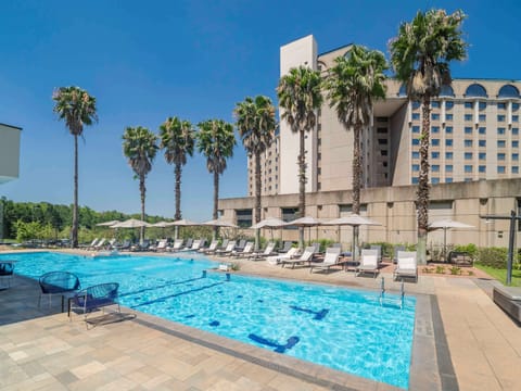 Outdoor pool, pool umbrellas, sun loungers