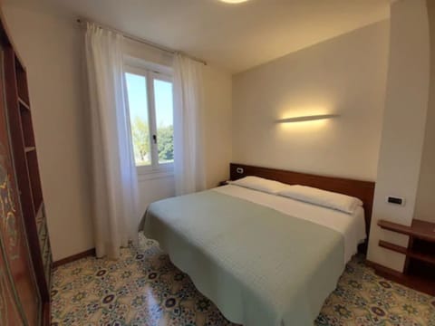 Standard Apartment, Kitchenette | Hypo-allergenic bedding, in-room safe, desk, laptop workspace