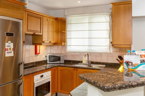 Family Apartment, 1 Bedroom | Private kitchen | Full-size fridge, microwave, stovetop, dishwasher