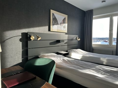 Double Room, 2 Twin Beds | Desk, laptop workspace, blackout drapes, soundproofing