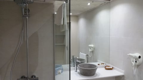 Junior Suite, Terrace | Bathroom | Free toiletries, hair dryer, towels