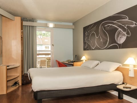 In-room safe, desk, blackout drapes, soundproofing