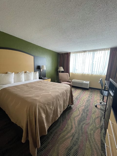 Room, 1 Queen Bed, Accessible, Non Smoking | Premium bedding, desk, laptop workspace, iron/ironing board