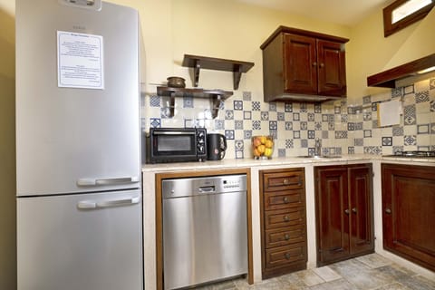 Apartment, 1 Bedroom | Private kitchen | Electric kettle