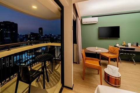 Executive Room (City Lights) | Balcony