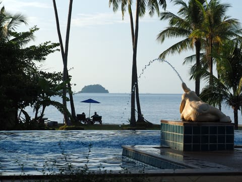 Outdoor pool, an infinity pool