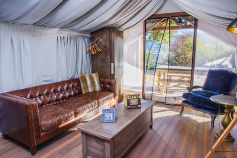 Safari Tent King | Free WiFi, bed sheets