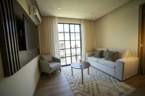 Junior Room | Egyptian cotton sheets, premium bedding, desk, free WiFi