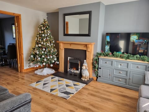 House, 3 Bedrooms | Living area | Flat-screen TV