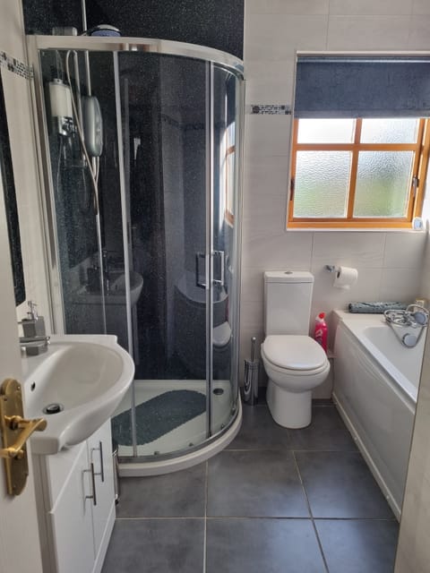 House, 3 Bedrooms | Bathroom | Towels