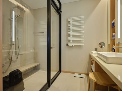 Japanese Western Style Room (Lake View) West Wing, Non-Smoking | Bathroom | Free toiletries, hair dryer, bidet, towels