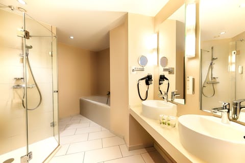 Family Room | Bathroom | Eco-friendly toiletries, hair dryer, towels