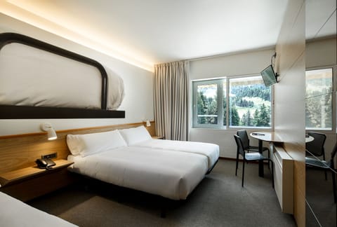 Standard Room | In-room safe, desk, free WiFi, bed sheets