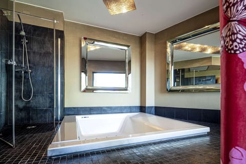 Suite (Alcove) | Room amenity