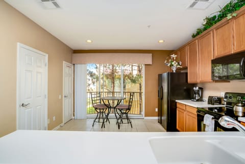 Condo, 3 Bedrooms, 2 Bathrooms | Private kitchen | Full-size fridge, microwave, oven, stovetop