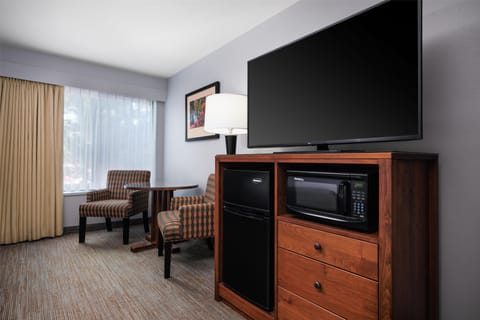 Desk, laptop workspace, free WiFi, bed sheets