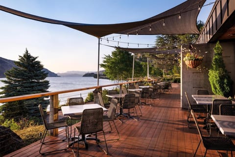 Breakfast, lunch and dinner served