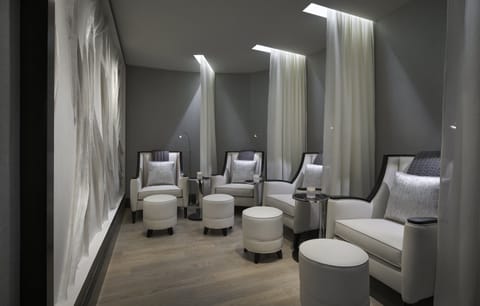 Couples treatment rooms, sauna, steam room, body treatments