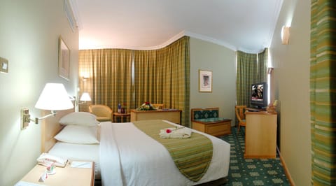 Executive Suite, 1 King Bed | Minibar, in-room safe, individually decorated, desk