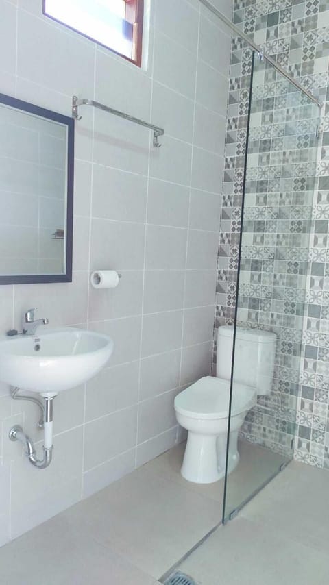 Standard Room | Bathroom