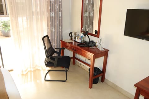 Standard Twin Room | In-room safe, individually decorated, individually furnished, desk