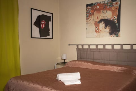 Classic Double or Twin Room, 1 Queen Bed, Non Smoking | Desk, soundproofing, free WiFi