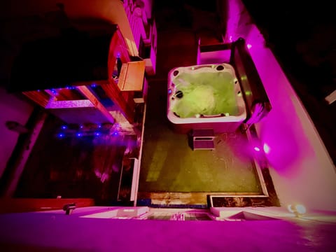 House | 4 bedrooms, iron/ironing board, free WiFi, bed sheets