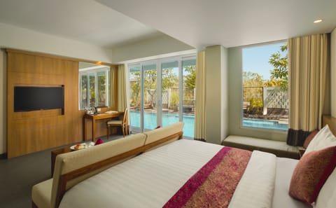 Junior Suite Pool Access | In-room safe, desk, iron/ironing board, rollaway beds