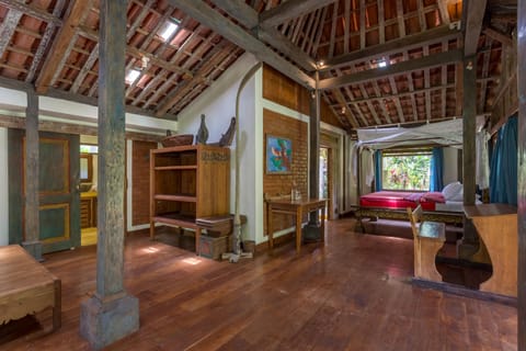 Family Triple Room | Individually decorated, individually furnished, desk, laptop workspace