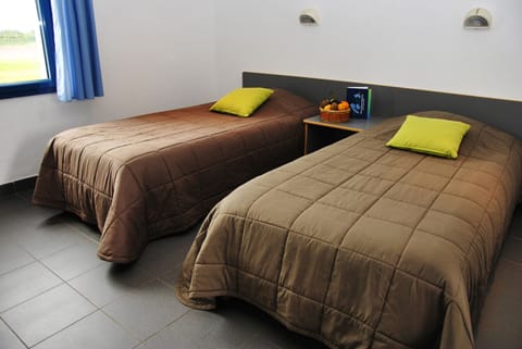 Twin Room | Desk, cribs/infant beds, bed sheets, wheelchair access