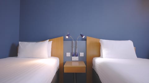 Standard Room, 2 Twin Beds | Desk, blackout drapes, free WiFi, bed sheets