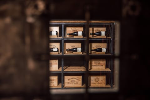 Lunch and dinner served