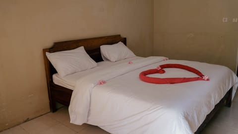 Basic Double Room | Free WiFi, bed sheets