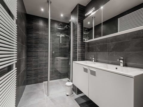 House | Bathroom