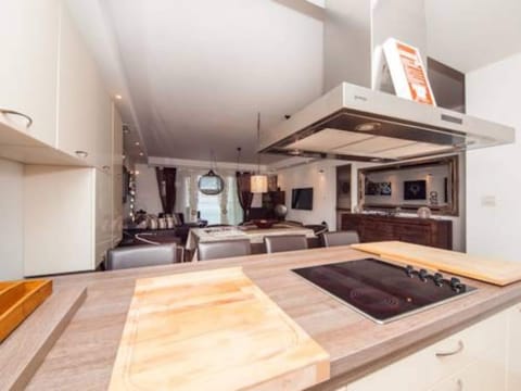 Apartment | Private kitchen | Fridge, microwave, oven, stovetop