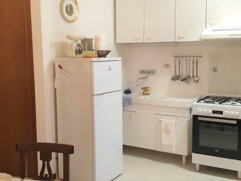 House | Private kitchen | Stovetop, coffee/tea maker, highchair