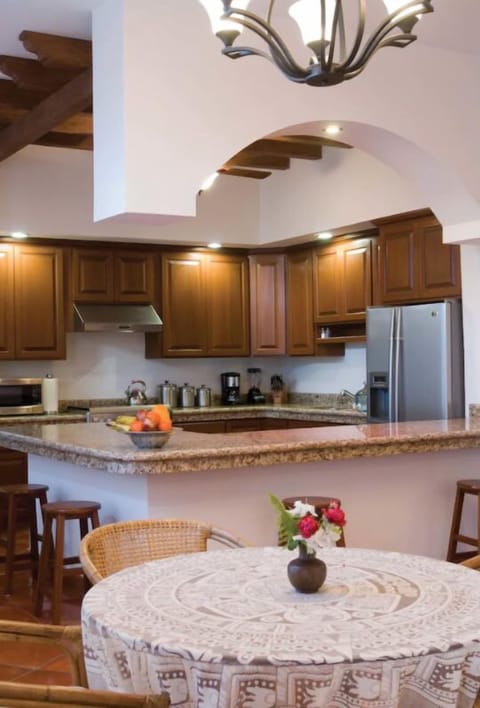 Apartment | Private kitchen | Microwave, coffee/tea maker