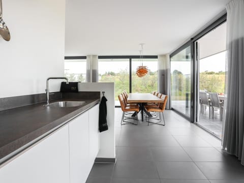 House | Private kitchen | Electric kettle, highchair