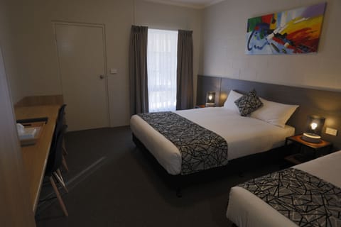 Queen Twin Room	 | Pillowtop beds, desk, blackout drapes, free WiFi