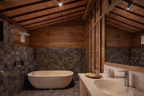 Family Bungalow | Bathroom | Separate tub and shower, deep soaking tub, rainfall showerhead